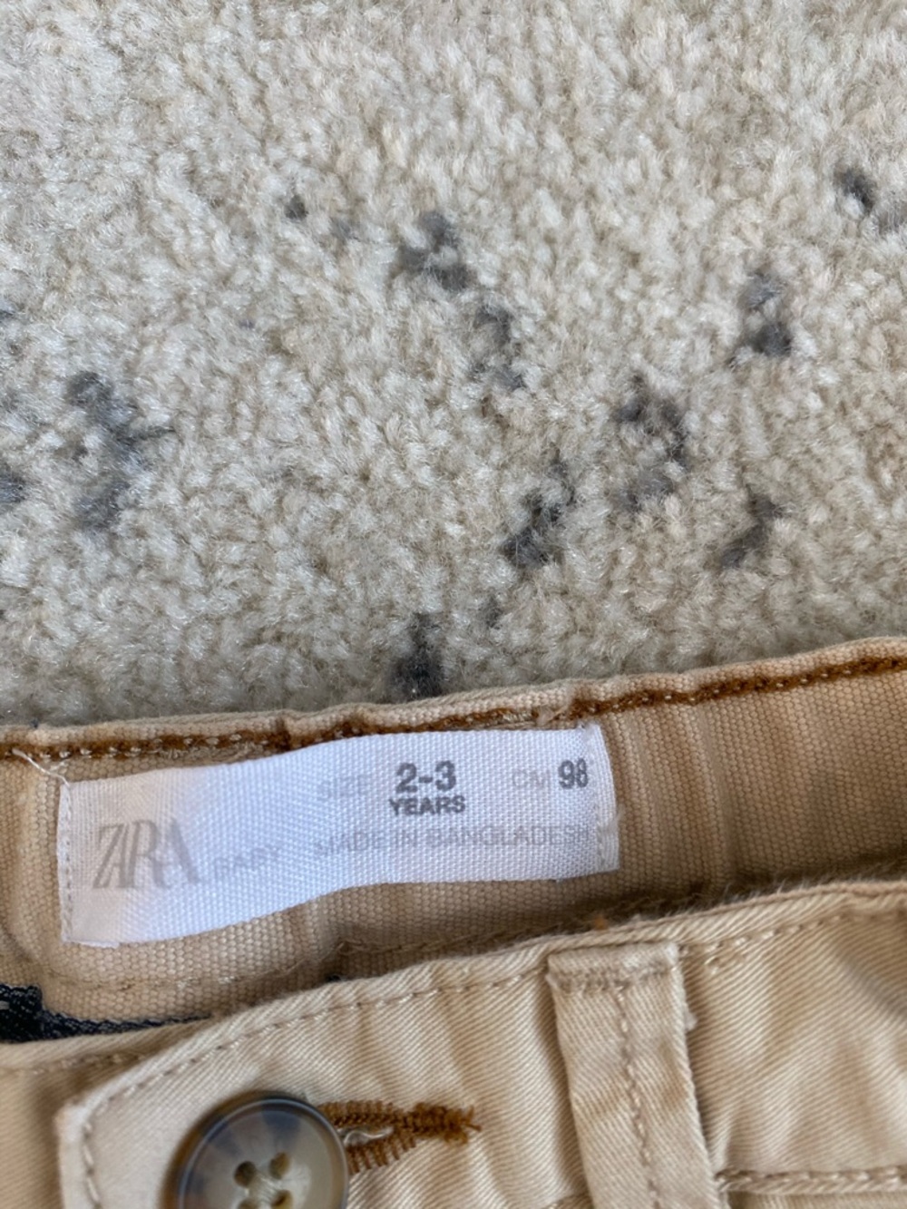 Zara Khakis - Picture 2 of 3